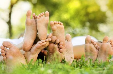 o contacto cos pés doutras persoas pode causar infección por fungos